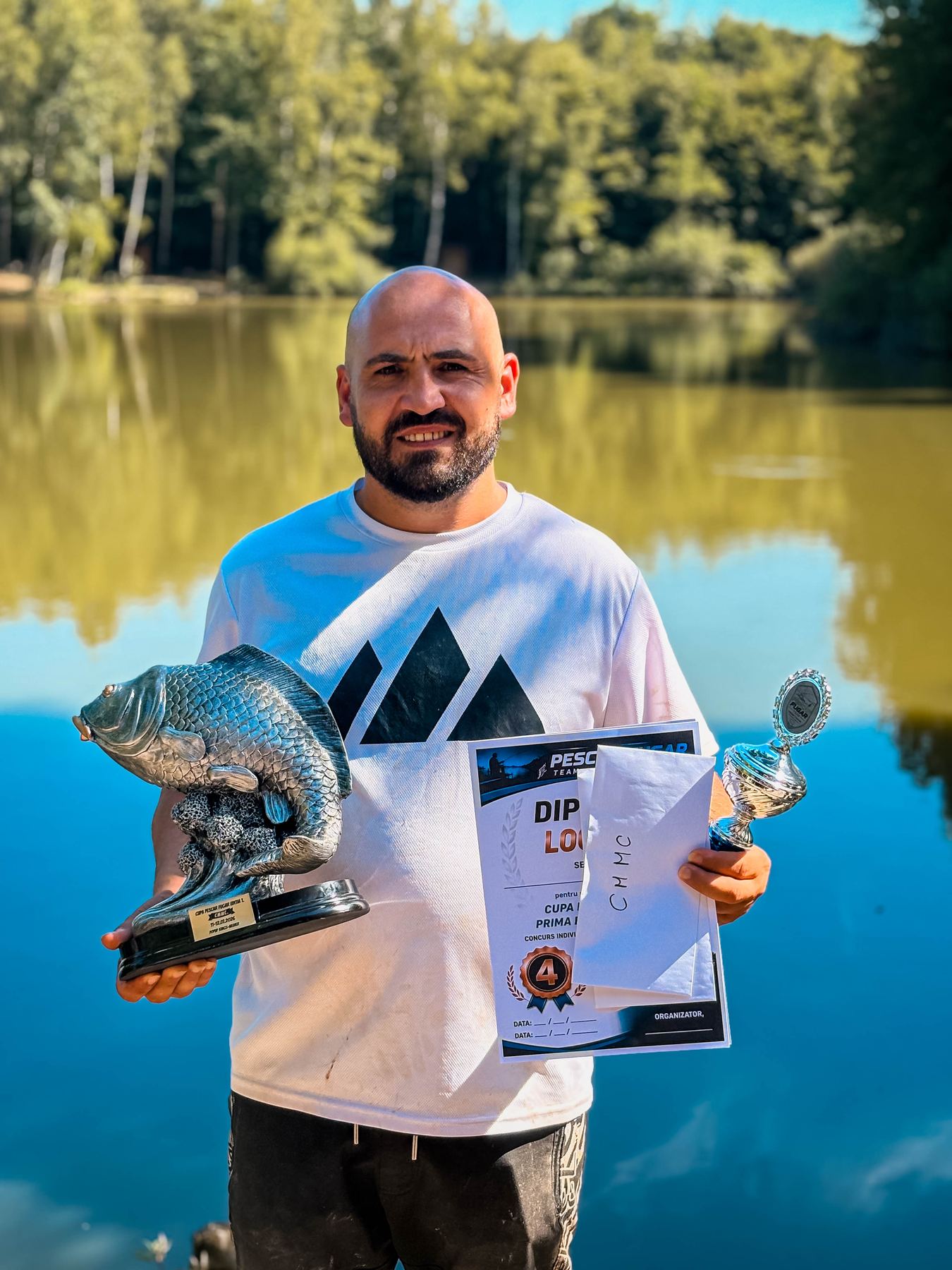 Trofeul C.M.C.C. și diploma de locul 4 câștigate de Gabriel Balan