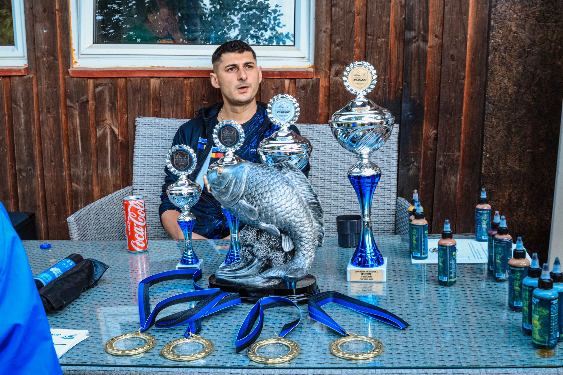 Toate cele patru trofee și medalii câștigate de echipa Pescar Fugar Team